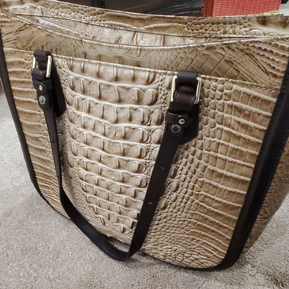 BRAHMIN medium bag! - Picture 8 of 8